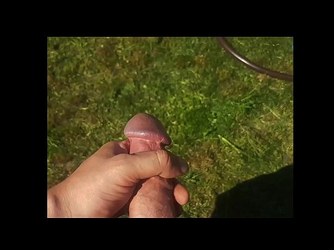 ❤️ Hottie mendapatkan vagina merah mudanya kacau dan mani dengan menyemprotkan di taman musim panas ️❌ Video porno pada kami